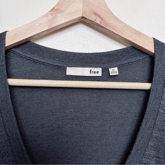 Aritzia Wilfred Free Womens Medium Vneck Rayon Devinette Tshirt - Picture 9 of 14